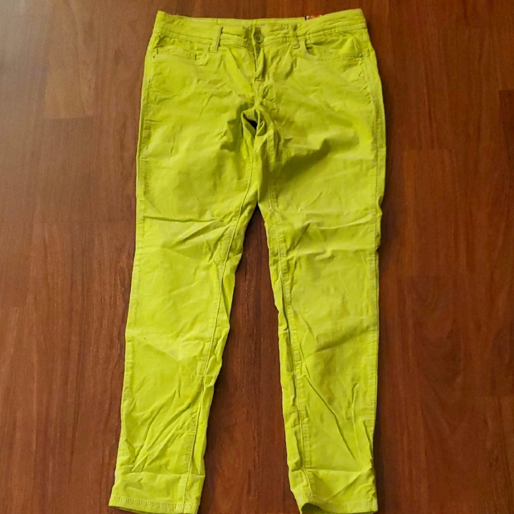 NWT Dollhouse Bright Green Apple Women's Pants - Size 11
